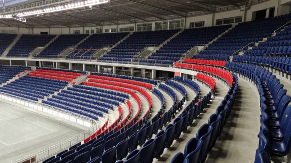 Ile miejsc w rzędzie ma Atlas Arena?