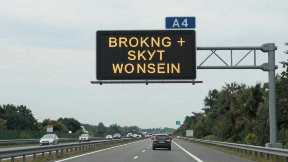 Jak wiadomości drogowe informują o utrudnieniach na A4?