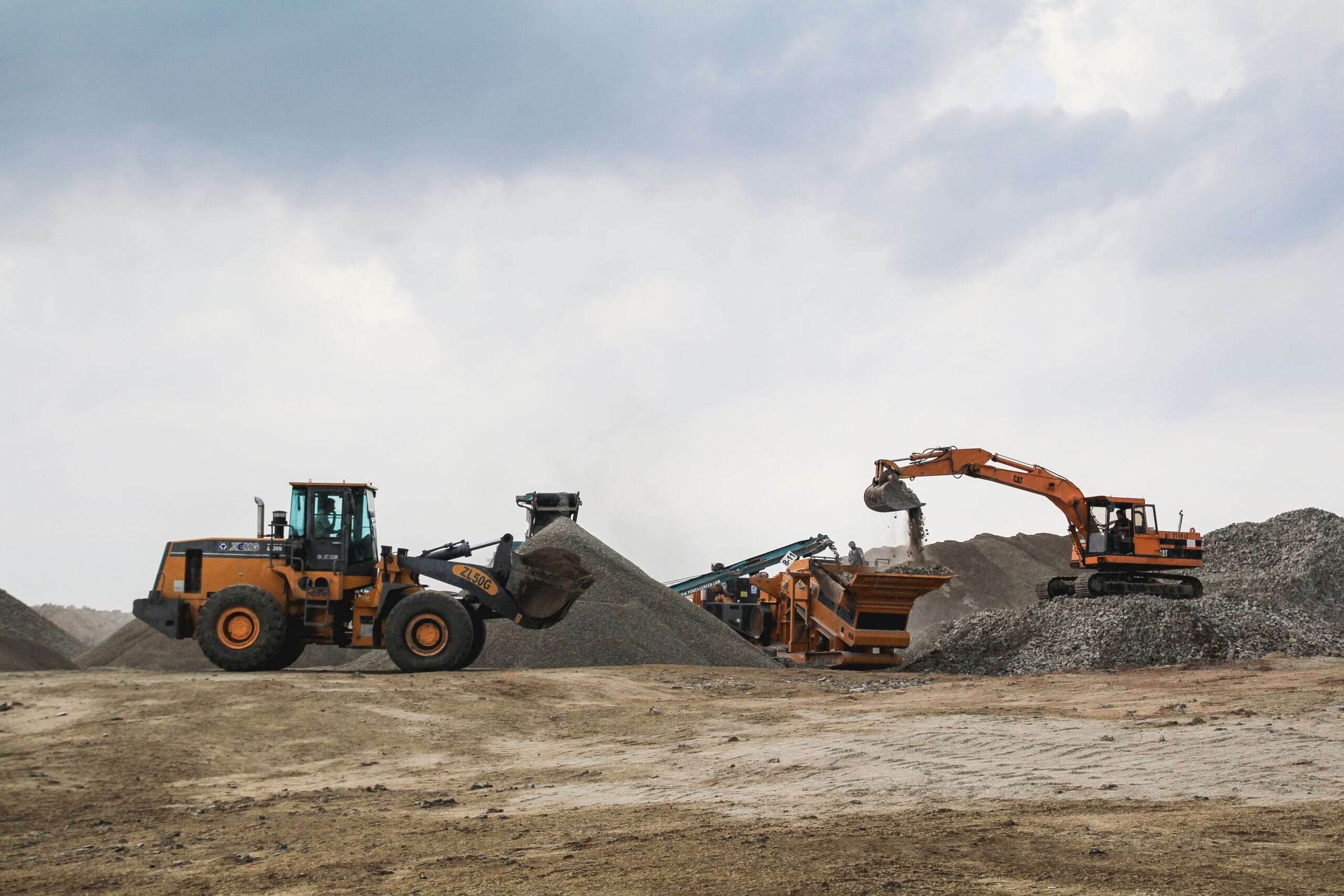 Jak zoptymalizować proces przesiewania? Różnice między separatorami okrągłymi a oscylacyjnymi