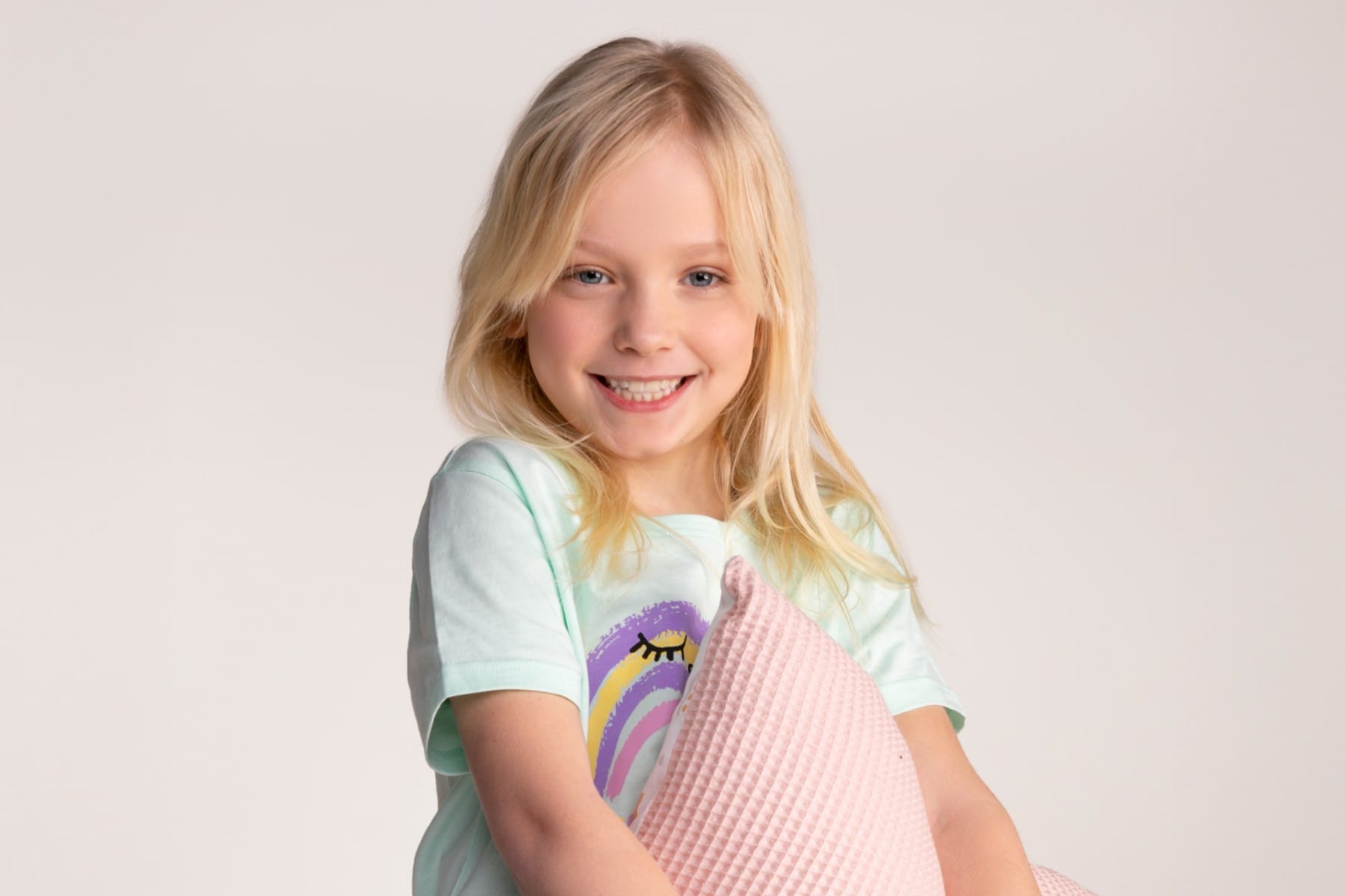 Zasady prania i pielęgnacji kocyków i pościeli dziecięcej, by służyły jak najdłużej