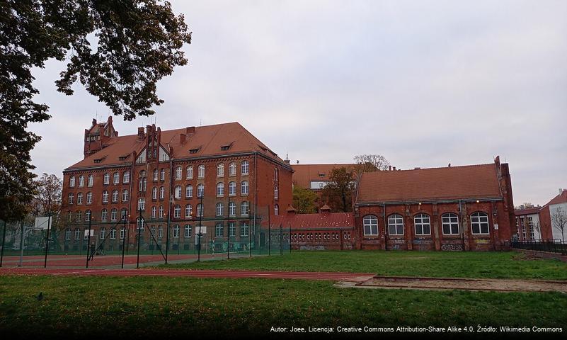 Budynek szkoły przy ulicy Jemiołowej 57 we Wrocławiu