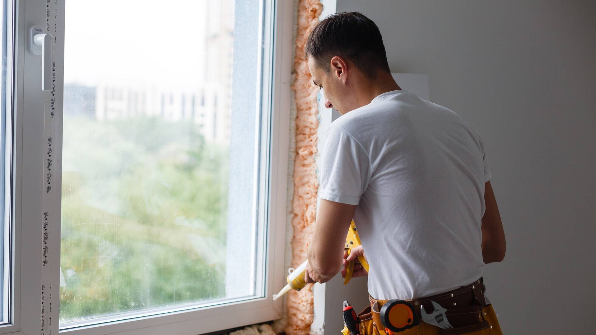 Jak sprawdzić jakość montażu okien i uniknąć kosztownych błędów?