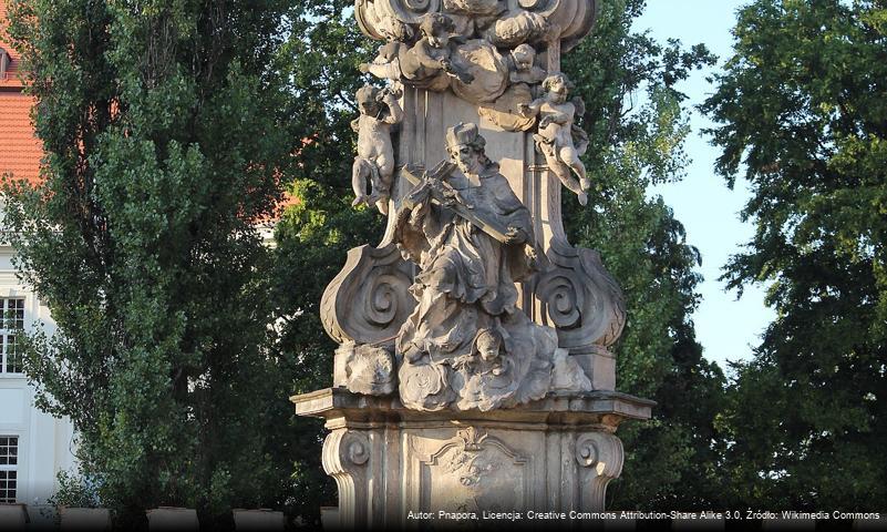 Figura Matki Boskiej z Dzieciątkiem i św. Jana Nepomucena we Wrocławiu