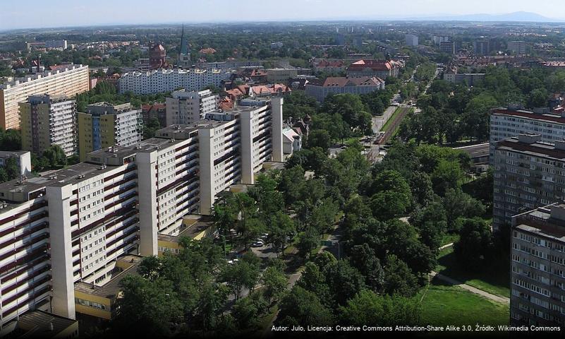 Galeriowiec przy ulicy Powstańców Śląskich 112-122 we Wrocławiu