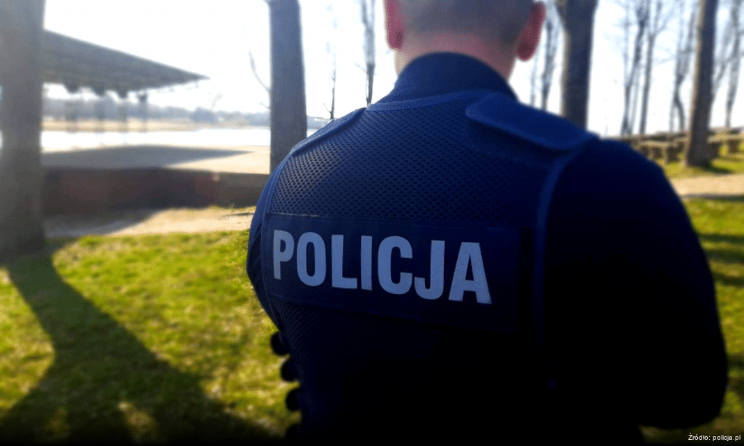 Policjanci z Wrocławia uratowali zdezorientowanego mężczyznę na drodze ekspresowej S8